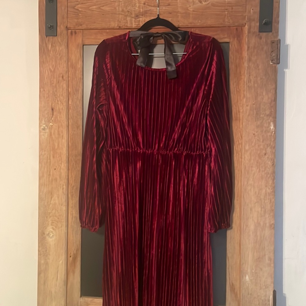 5/$25 Velvety Ribbed Dress with bow tie in the back. Maternity.